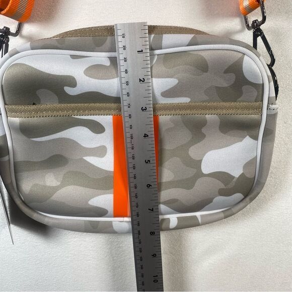 Haute Shore Premium Neoprene Collection Drew Rise Compact Crossbody Purse New - Picture 9 of 11